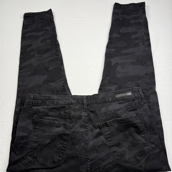 Sanctuary Dark Gray and Black Camouflage Skinny Jeans - Picture 3 of 4